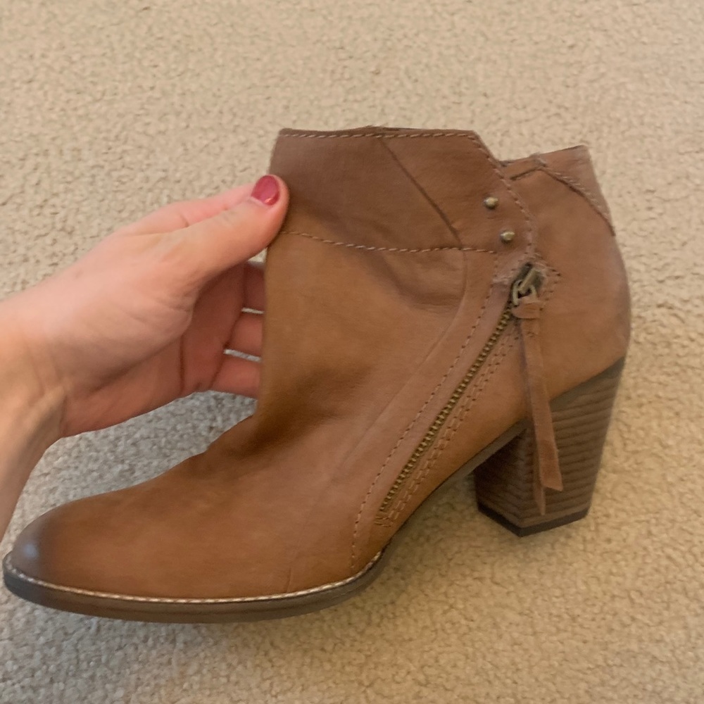 DOLCE VITA BROWN BOOTIES